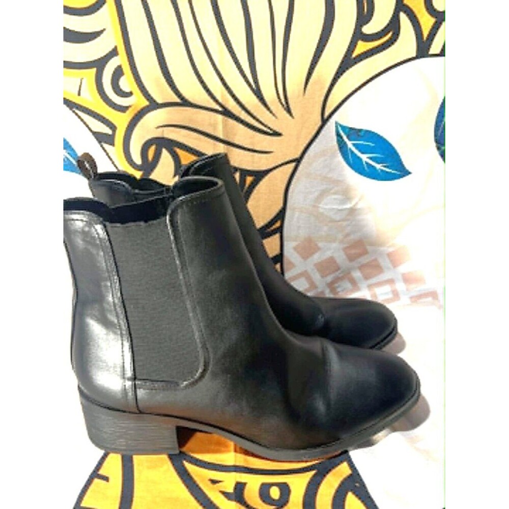 Kenneth Cole Reaction Women’s Black Chelsea Boots – Size 9 – Minimal Wear